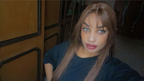  ,   Claudia, 25 ,   ,   