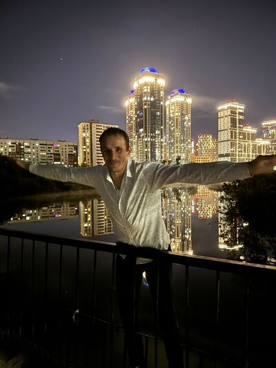  ,   Viktor, 40 ,   ,   