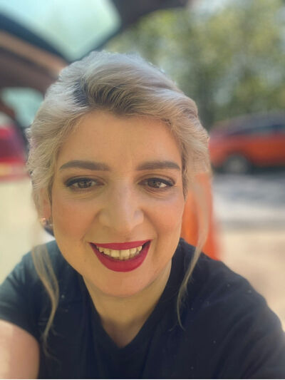  ,   Elena, 42 ,   c , 