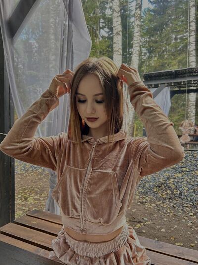  ,   Oksana, 22 ,   