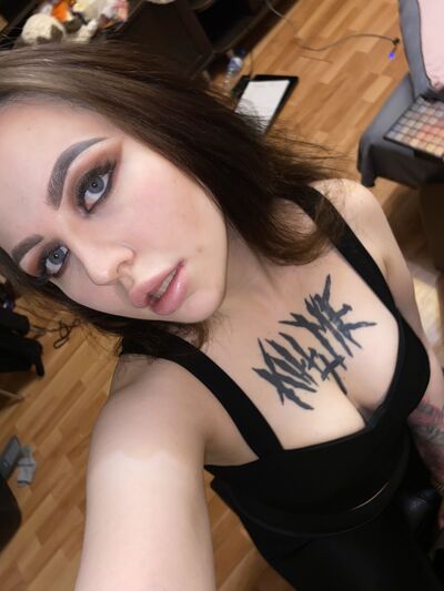  ,   Adelaida, 24 ,   ,   