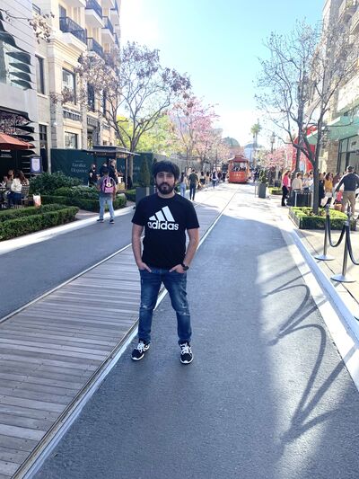  Woodland Hills,   Artur, 31 ,   ,   