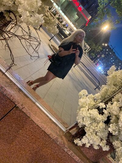  ,   Julia, 53 ,   ,   