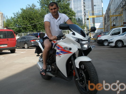 ,   Viktor, 45 ,   