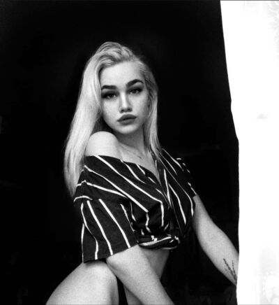  ,   Julia, 24 ,   ,   