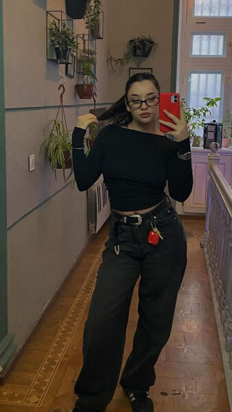  ,   Nezrin, 25 ,   ,   