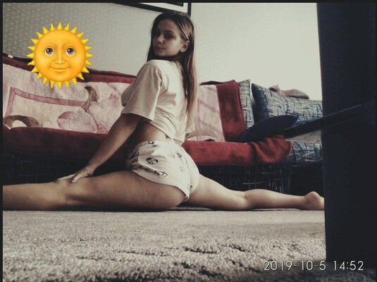  --,   Julia Kaif, 19 ,   ,   