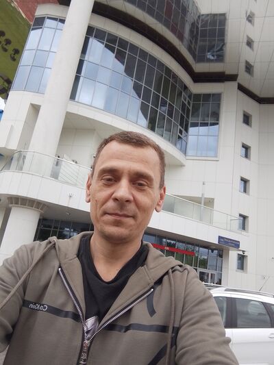  ,   Viktor, 41 ,   ,   