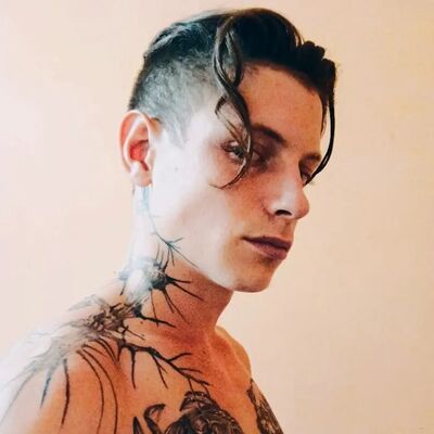  ,   Mihail, 25 ,     