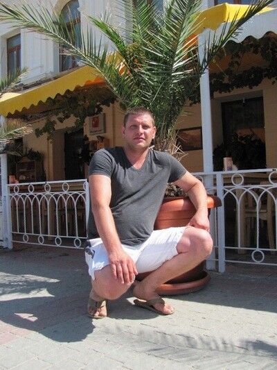  ,   Eduard, 44 ,   