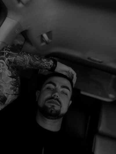  ,   Anton, 32 ,  