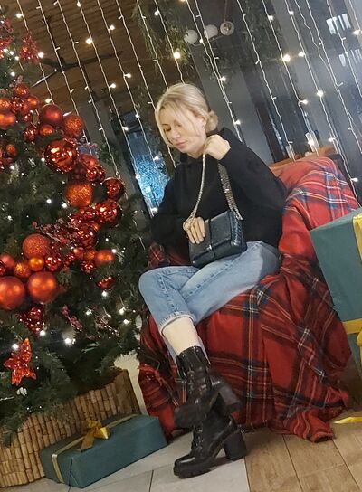  ,   Valeria, 44 ,   ,   