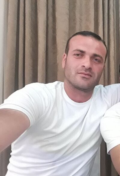  ,   Alex, 39 ,  
