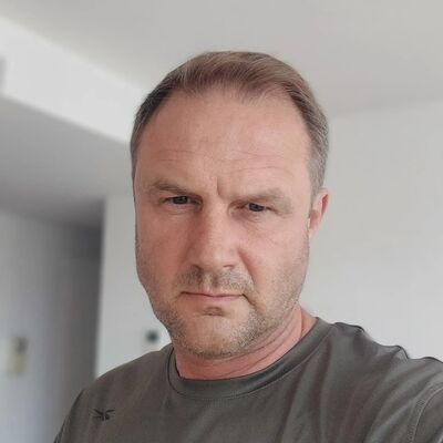  Vitoria-Gasteiz,   , 51 ,   c 