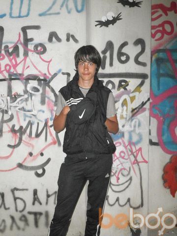  ,   Denis, 32 ,  
