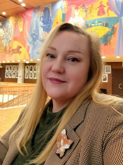  ,   Yliana, 43 ,   c 