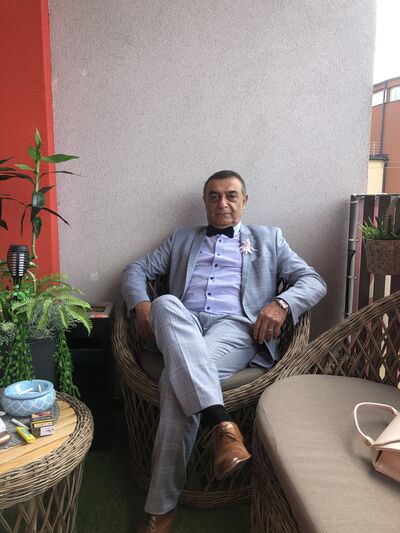  ,   Sarkis, 52 ,   ,   , c 