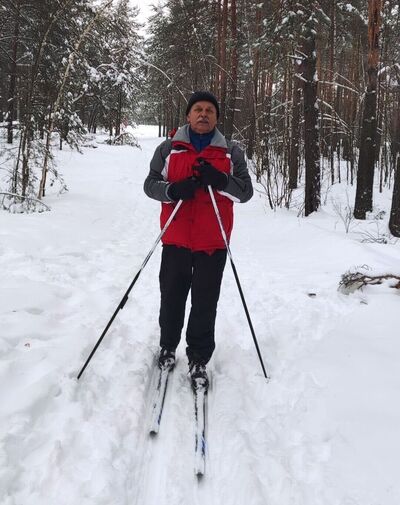  ,   Nik, 61 ,   