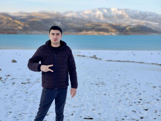  ,   Ali, 32 ,   ,   