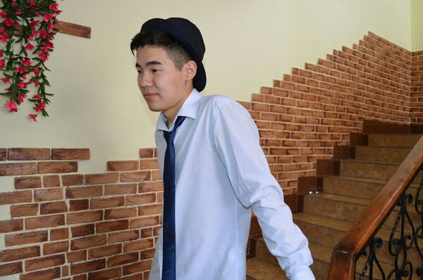  ,   Samat, 28 ,   