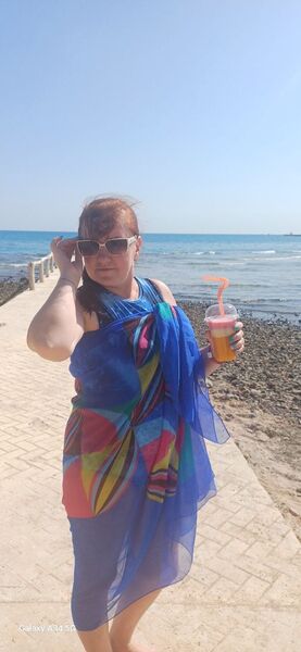  ,   Elena, 53 ,   c 