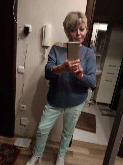  ,   Lana, 52 ,   
