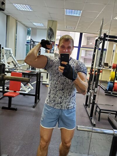  ,   Anton, 40 ,   ,   