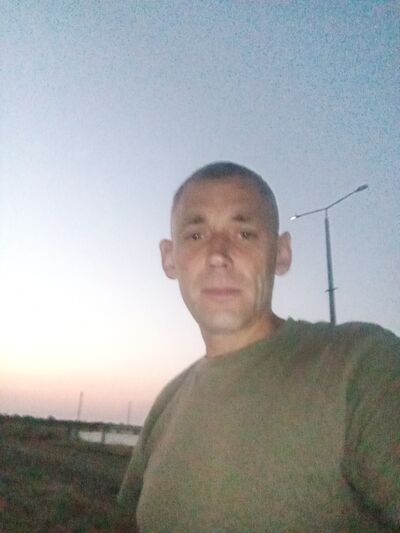  ,   Sergei, 32 ,   ,   