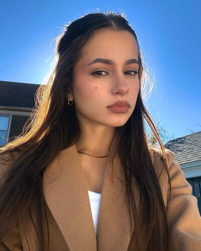  ,   Liza, 25 ,   