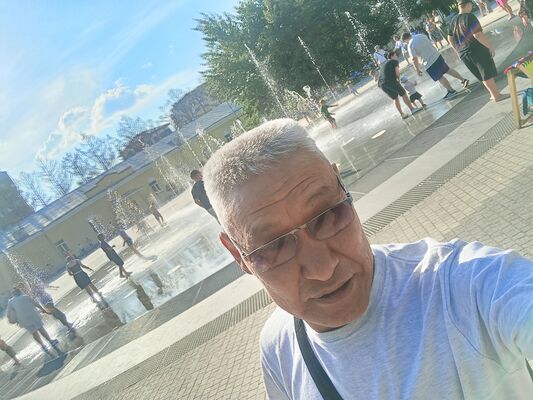  ,   Leonid, 53 ,   