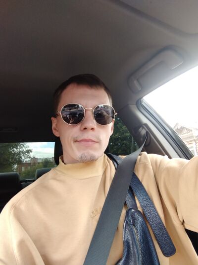  ,   Alex, 33 ,   