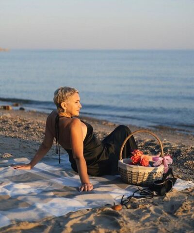  ,   Marina, 52 ,     , c 
