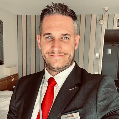 Hoxton,   Stephan, 48 ,   ,   