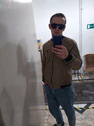  ,   Viktor, 32 ,   c 