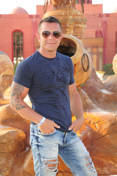  ,   Vlado, 46 ,     , c 