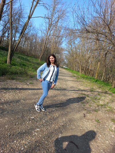  ,   Veronika, 39 ,   c 