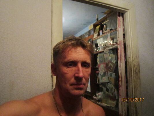  ,   Alex, 52 ,   
