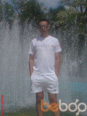  ,   Viktor, 33 ,   