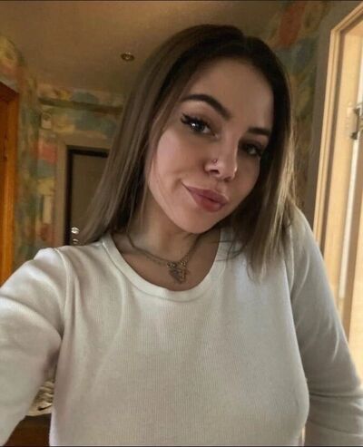  ,   Viktoria, 21 ,   ,   