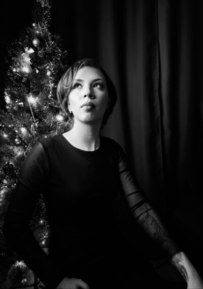  ,   Angelina, 25 ,   c 