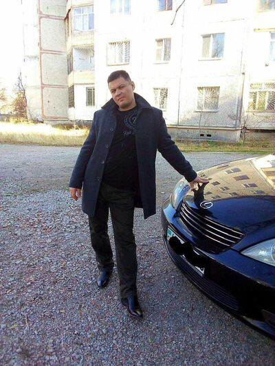  ,   Leon, 46 ,   ,   