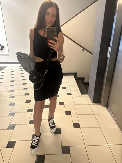  ,   Lesia, 39 ,   ,   