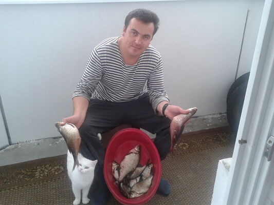  ,   Victor, 44 ,  