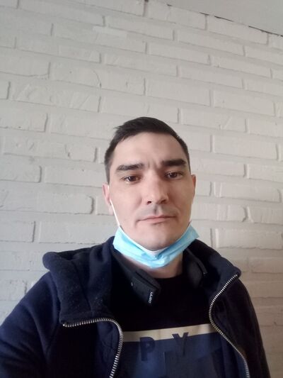  ,   Azat, 42 ,   ,   , c 