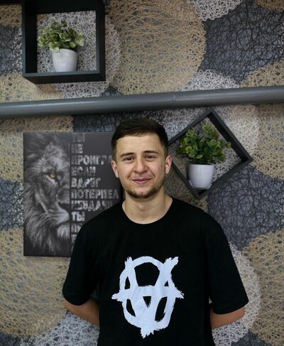   ,   Vali, 21 ,   ,   