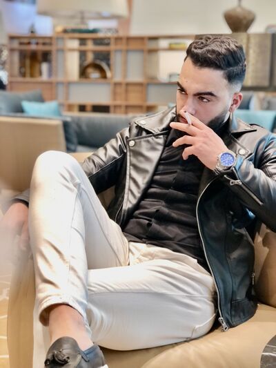  Bielany Wroclawskie,   Yannick, 32 ,   ,   , c 