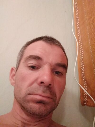 ,   Robert, 48 ,   