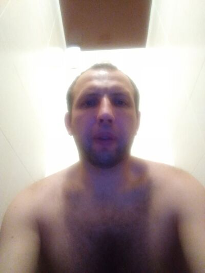  ,   Viktor, 44 ,   