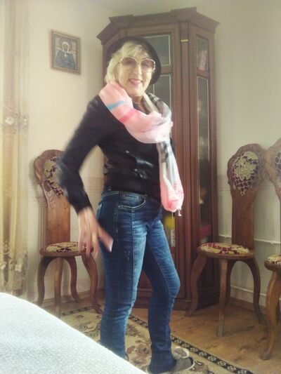  ,   Nina, 64 ,   c , 