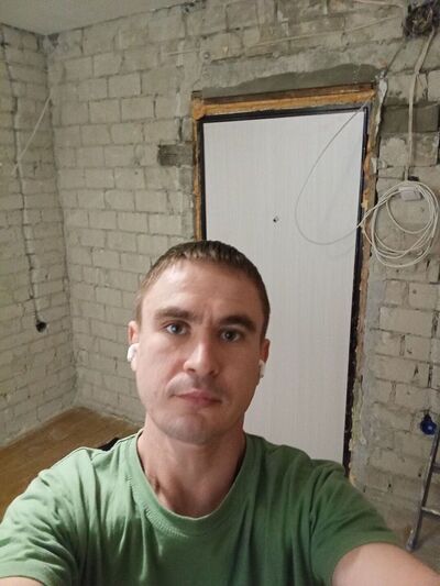  ,   Dmitrii, 32 ,   c 